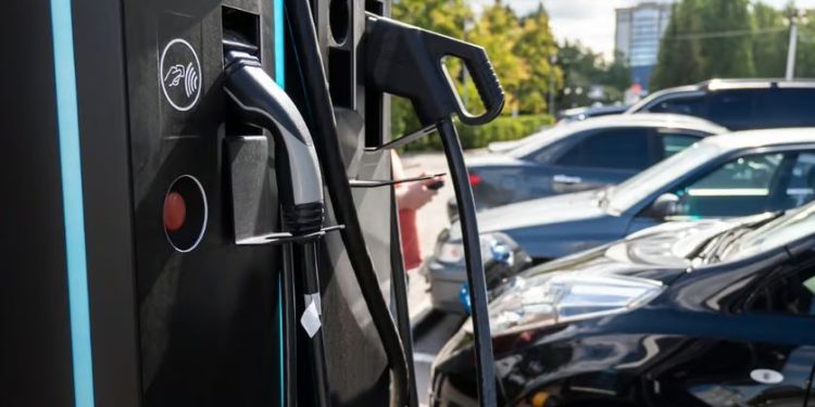 التأمين على المركبات الكهربائية والهجينة يشهد نمواً قوياً حتى 2030