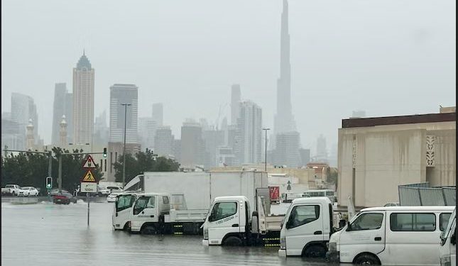 شركات التأمين تستعد لتعويضات خسائر عواصف وسيول الإمارات  