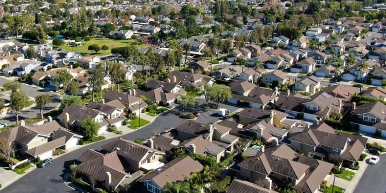 أضطراب سوق التأمين على الممتلكات في كاليفورنيا وسط تخارج شركات