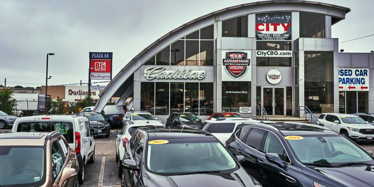 سوق السيارات الأمريكي لازال تحت صدمة ارتفاع تكلفة وثائق التأمين