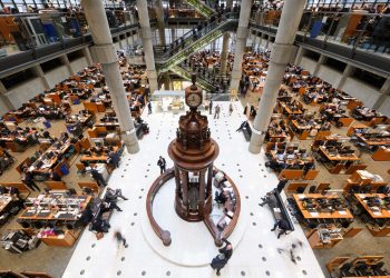 وكالة تصنيف أمريكية ترفع نظرتها المستقبلية لسوق التأمين في لندن إلى إيجابية