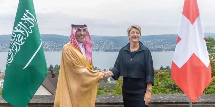 وزير المالية: نتطلع لتعاون سعودي – سويسري في مجالات التأمين
