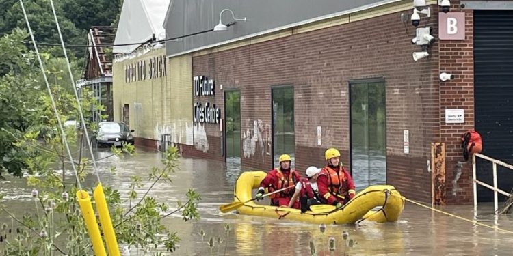 فيضانات تورونتو تكبد شركات التأمين خسائر بمليار دولار