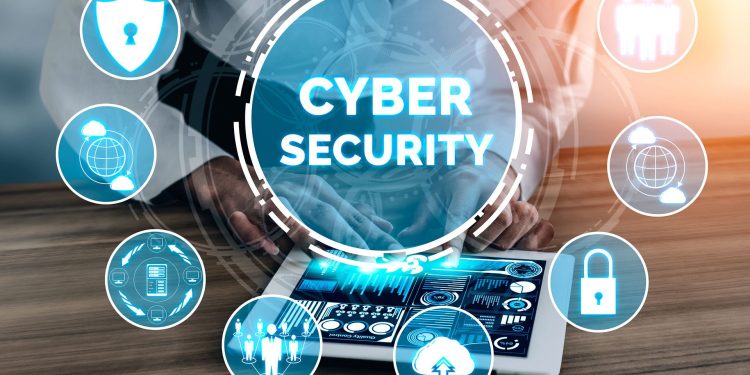 كيف تتفاعل المعايير التنظيمية والتأمين السيبراني مع بعضهما البعض