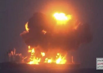 تفاقم أزمة التأمين على السفن المارة بالبحر الأحمر بعد حادث جديد