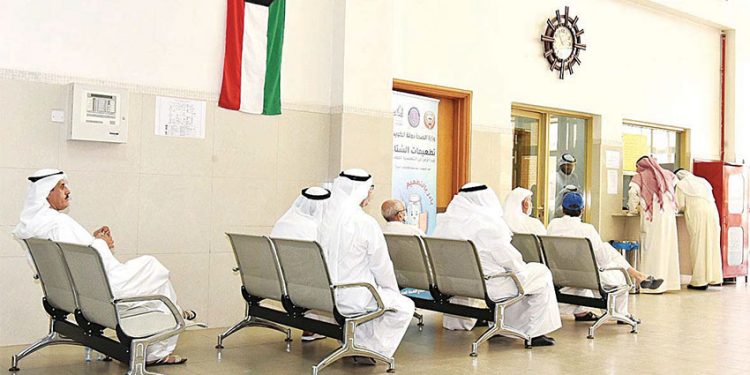 الكويت: وقف خدمات التأمين الصحي على «المتقاعدين» يفتح نقاشًا مجتمعيًا واسعًا