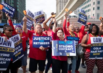الاحتجاجات العمالية يدفع الشركات الأمريكية لتغطيات تأمينة لتحمل الاضطرابات