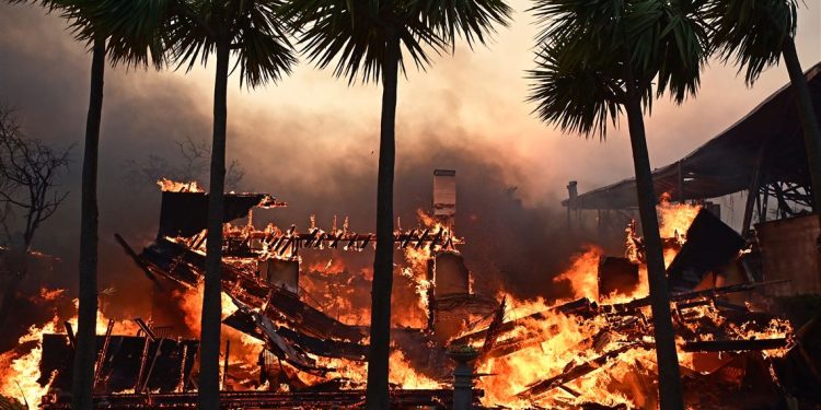 حرائق كاليفورنيا تكبد شركات التأمين خسائر بـ 20 مليار دولار في تقديرات أولية