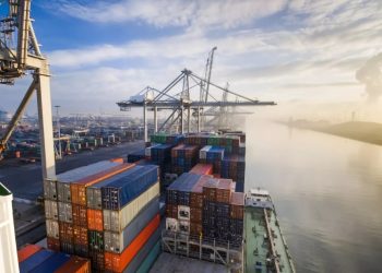 تراجع تكاليف الشحن البحري في الخليج مع عودة الهدوء للشرق الأوسط