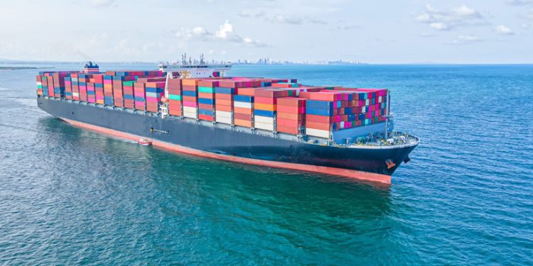 تكلفة التأمين على البضائع في البحر الأحمر تتضاعف خلال أيام