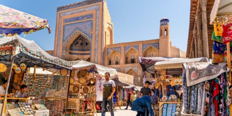 أوزبكستان تطلق شركة إعادة تأمين وطنية في خطوة لتعزيز سوق التأمين المحلي