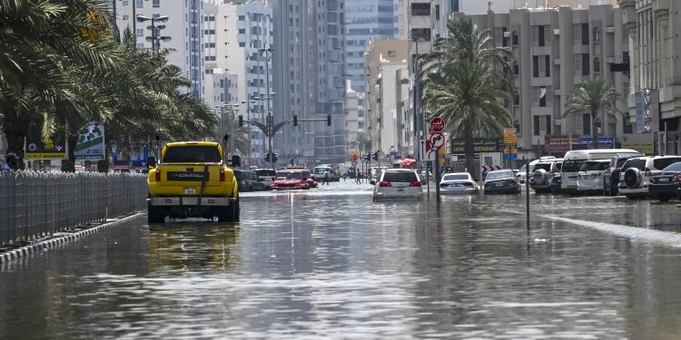 قطاع التأمين الإماراتي يتجاوز موجة مطالبات فيضانات 2024 بـ 41.6 مليار درهم