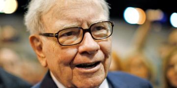 قبل رحيل «بافت».. الرئيس التنفيذي لـ «جيكو» للتأمين يقبل عرضًا من «جيه بي مورجان»